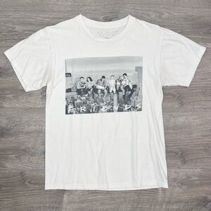 FRIENDS Skyscraper Skyline Group Photo Tee